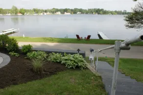 Lake side country home - Image 4