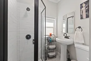 Roaring 20s Vintage Craftsman Home Downtown, Hot Tub, Pool Table - Image 2