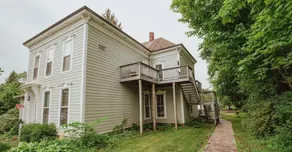 Nashville charm, Suite#1 is located steps from shops, restaurants. Pet friendly! - Image 4