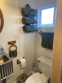 Private TINY CABIN Full Bath Queen Bed 5 STAR Clean! By Patoka Lake - Image 3