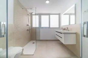 Benalmadena Luxury 4 Bed Apartment Jacuzzi - Image 3