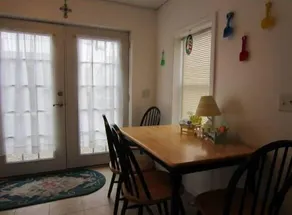 2 Bedroom House - Clean And Cozy - Image 4