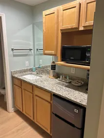 Spacious 2-Bedroom Condo in St. James Plantation - Image 5