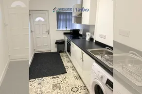 Modern 1 Bedroom Flat in St Helens – Ideal for Relocation or Work Trips - Image 4