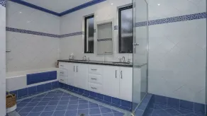 Sovereign Beach House - Image 4