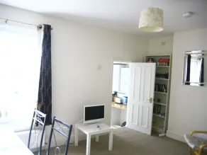 1  Drayton Villas Upstairs Apartment I Drayton Villas - Image 2