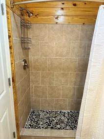 Luxury Cabin At Blackwater Getaway, Short Walk Downhill To The River! - Image 3