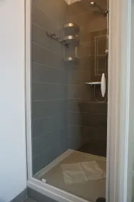 Spacious T5 house, wifi, garden, near beach. - Image 4