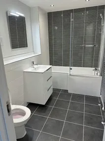 Solent Heights Modern Luxury with Hot Tub & Garden Sleeps 8 - Image 2