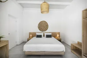 Modern Villa in the midst of a beautiful and quiet forest - Image 4