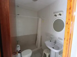 Cozy Apt Near the Sea: Free WiFi, Pets Welcome, Optional AC, Dog-Friendly Beach - Image 3
