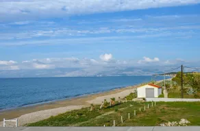 Beachside Bungalow 7 Acharavi Corfu - Image 3