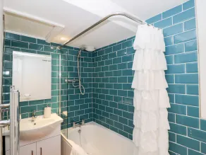 Corner Cottage - Image 3
