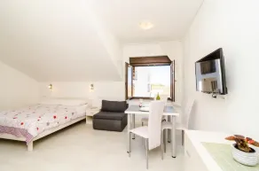 Apartments & Rooms Cina - Studio Apartment with Sea View - Image 4