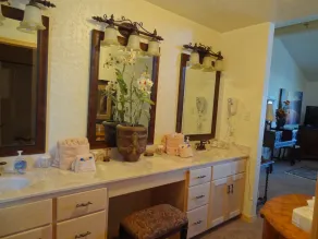 C22 - Luxury three bedroom, three bath cottage with hot overlooking Lake Ouachita - Image 4