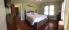 House in town, secluded backyard - Image 4