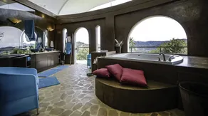 Unique Jungle mansion with incredible 360 degree views - Image 3
