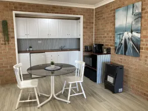 Absolute Waterfront Accomodation! - Image 4