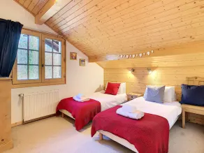 Beautiful chalet, large private garden, 5 minutes walk to ski lifts and lac bleu - Image 4