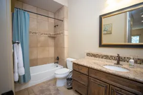 Comfortable condo with indoor/outdoor pool - Image 4