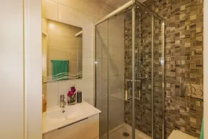 Inviting 2-Bed Apartment in Armação de Pêra - Image 5