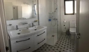 VILLA DE 3 CHAMBRES DANS UN QUARTIER RESIDENTIEL - Image 3
