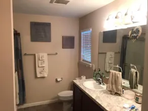 Beautiful 3 bed 2 bath house 2mi from ferry to downtown Seattle - Image 2
