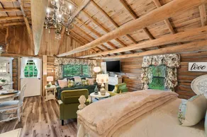 King-Delicately decorated-Log cabin charm-Front porch living-The Pampered Peacock - Image 5