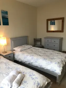 Unique and spacious holiday house set on the sea front - Image 5