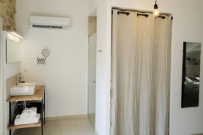 Sommerhus med pool til 2 til 3 pers ds Gard mellem Uzes og Avignon - Image 2