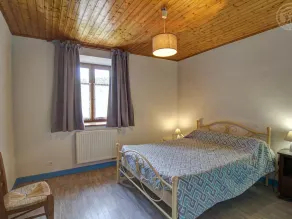 Gîte de charme pour 11 pers. avec animaux admis et poêle à bois, Livradois-Forez - Image 4