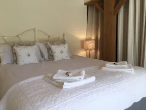 Con piscina privata in splendida posizione in campagna, può ospitare fino a 10 persone - Image 2