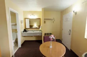 Americas Best Value Inn - Image 2