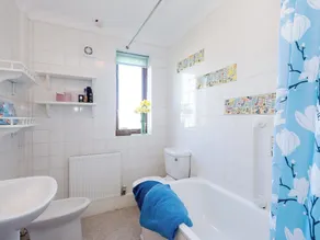 4 bedroom accommodation in Blakeney - Image 2
