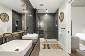 Luxe Rainey St High Rise - Heated Pool - Gym - ATX - Image 4