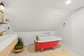  5RM Seattle house w/hot tub , 12 minutes to stadiums  - Image 4