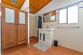 100 Year Old Cottage walking distance from Shops and Cafes. - Image 5