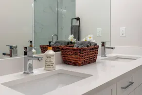 Luxury 3Br Hillhurst Home Central Location - Image 4