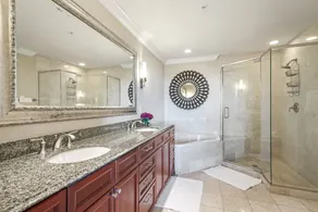 3bd, 3ba Renovated Emerald Grande Condo, 3 King Beds! Dedicated Internet! - Image 5
