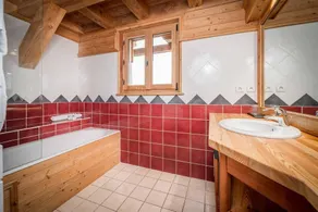 Chalet, ski-in/ski-out & foot of the slopes, sauna, balcony, fireplace or stove, parking, tv, 150m² - Image 4