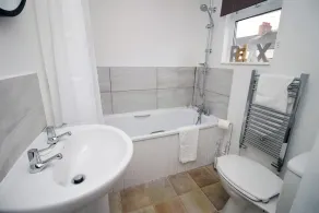 Kingsway House - WIFI - Parking - Spacious 4 Bed - Image 3