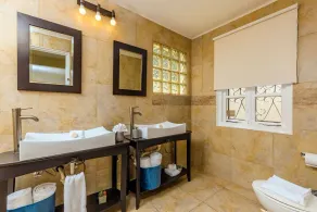 Beautiful 4BR 3BA Villa w/ Private Pool & Jacuzzi - Image 2
