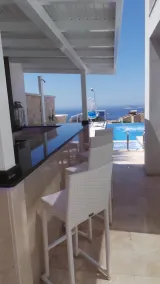 Moderne Villa mit 4 Schlafzimmern, fantastischem Meerblick, täglicher Reinigung, beheiztem Pool, 2 Bars - Image 4