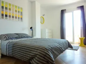 SUPERBE MAISON DE 3 CHAMBRES. VUES SUR LA MER, NR BEACH, PISCINE, AIR CON, WiFi GRATUIT, NETFLIX ... - Image 3