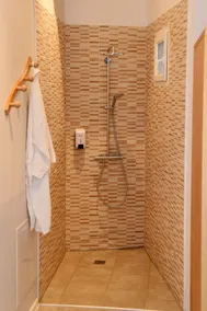 Laon studio \"Les Lilas\" på ét niveau med privat have og spa - Image 4