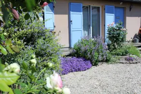 Bed and breakfast with heated pool in season Breakfasts included - Image 4