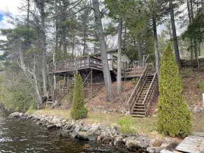 Cottage on Lake Mazinaw - Image 5