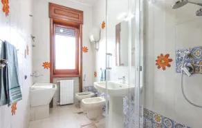 4 Bedroom Stunning Home In Roccadaspide - Image 3