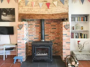Rouge Cottage - Two Bedroom Villa, Sleeps 5 - Image 2
