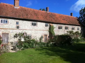 Award-winning, stylish and simple, in a countryside setting near the coast - Image 2
